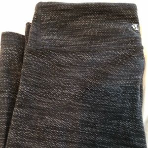 Lululemon LIKE NEW wunder under size 4